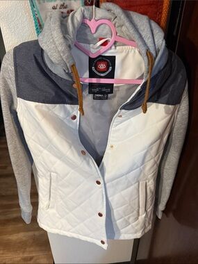 686 Quilted White Utility Jacket with Gray Hood & Sleeves